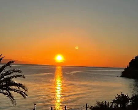 Seafront Family Apartment-pontus *