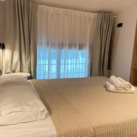 Seafront Family Apartment-pontus *