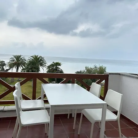 Seafront Family Apartment-pontus Apartment