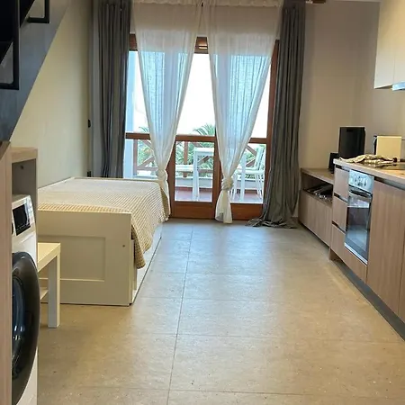 Daire Seafront Family Apartment-pontus